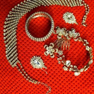 1 sparkling necklace 1 sparkling earrings 1 sparkling hair accessory,  bracelet